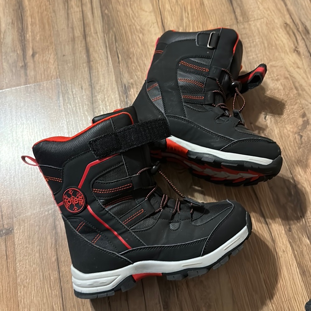 Snow boots